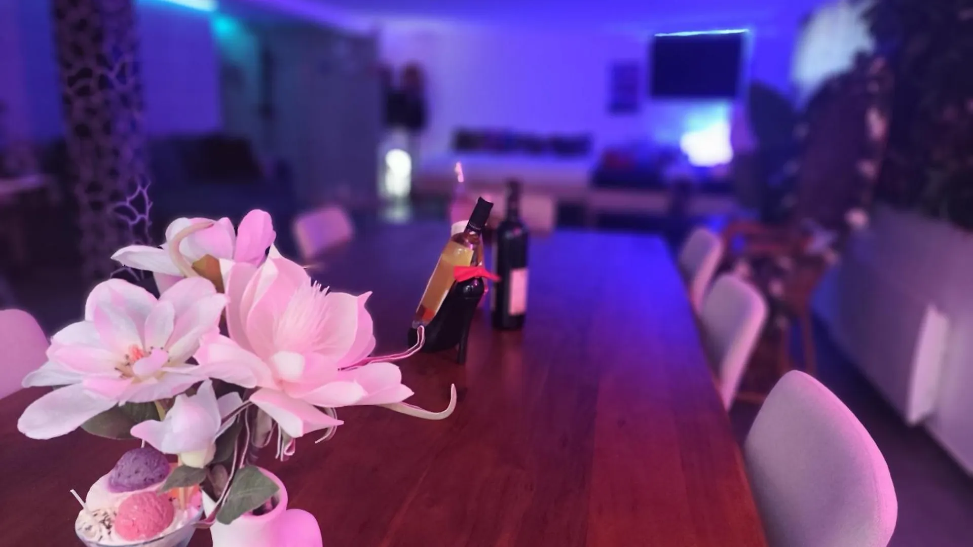 Ile Des Plaisirs, Chambres D'Hotes Naturistes Avec Petit-Dejeuner Tropical Inclus Graulhet